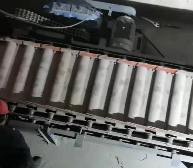 鱗板機(jī)實(shí)用現(xiàn)場圖片